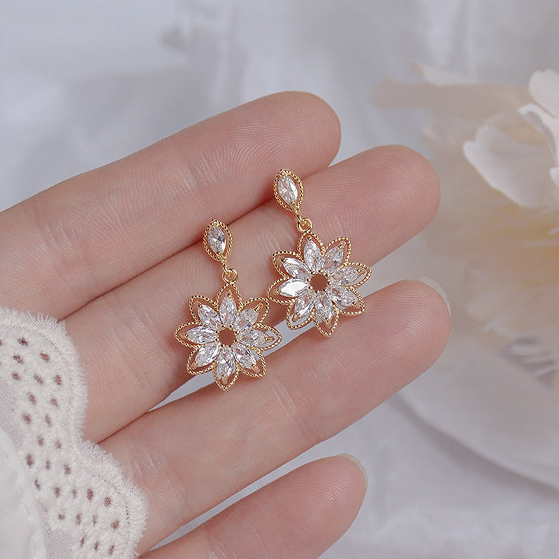 14K Gold Flower Earing Zirconia