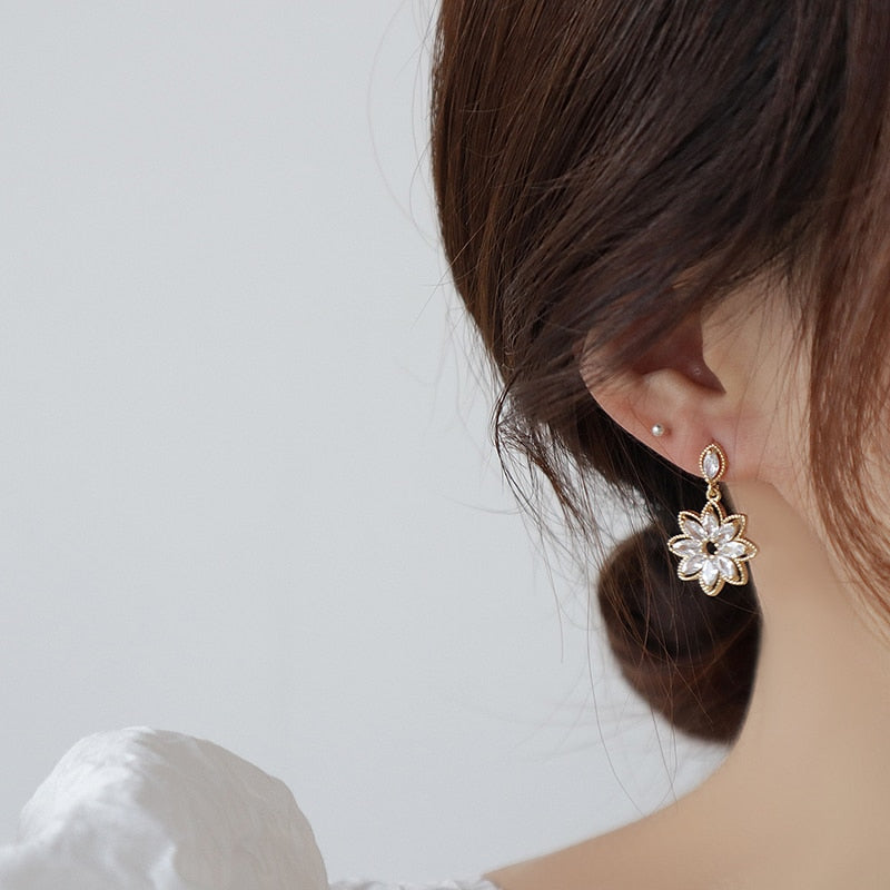 14K Gold Flower Earing Zirconia