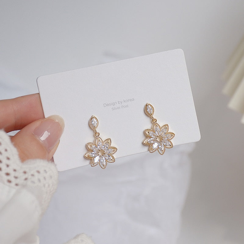 14K Gold Flower Earing Zirconia