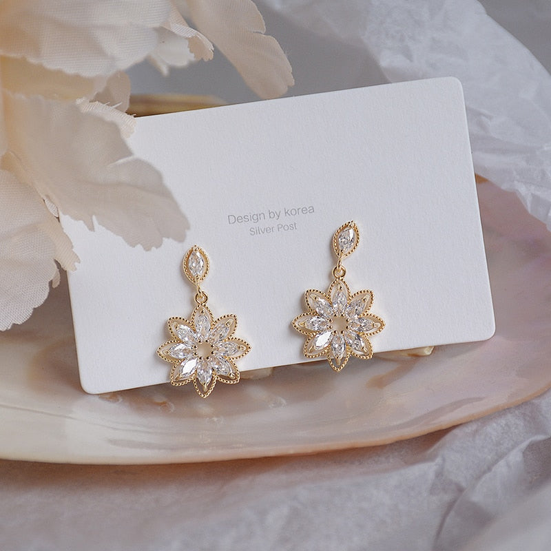 14K Gold Flower Earing Zirconia