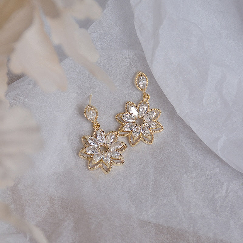 14K Gold Flower Earing Zirconia