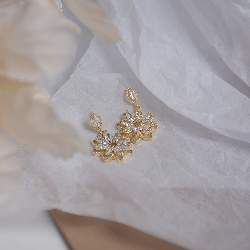 14K Gold Flower Earing Zirconia