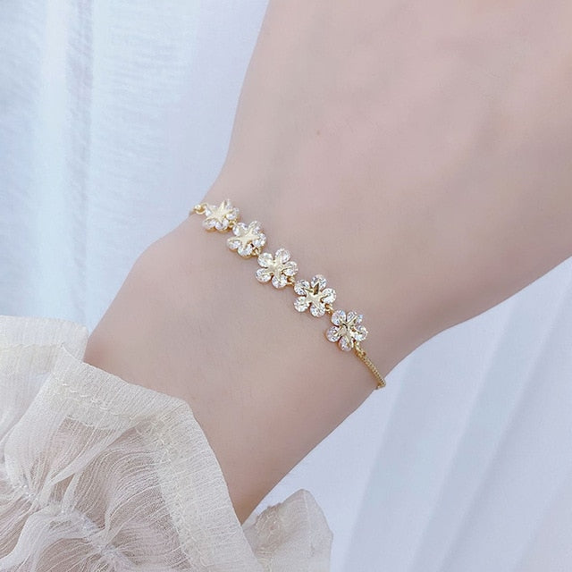 Zircon 14K Gold Flower Bracelet