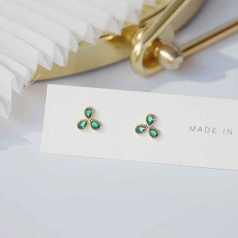 Elegant 14K gold earrings of green crystal with 3 leaves